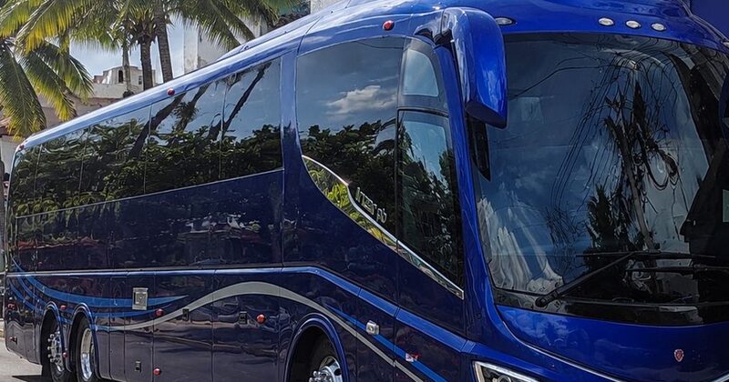Autobús de 48 lugares de zertravel listo para un viaje escolar